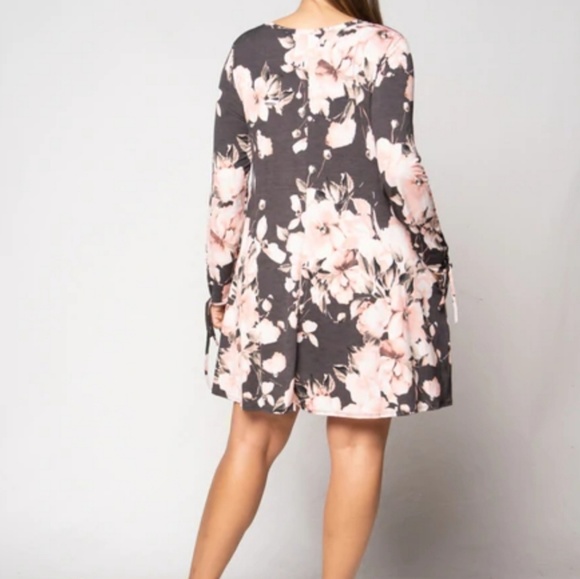 Plus Size Floral Dress with Pockets and tie cuffs - Picture 5 of 8
